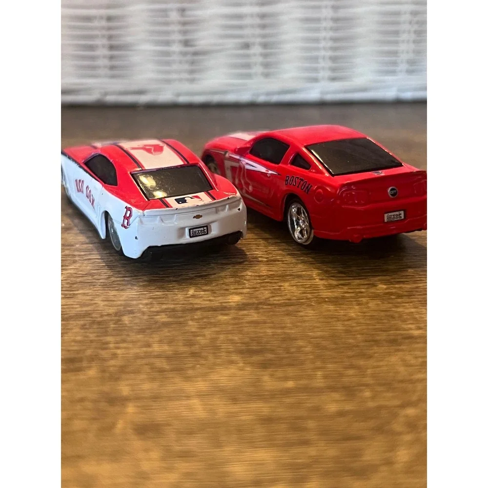 Maisto Lot Of 2 MLB American‎ League Boston Red Sox Diecast Lot Mustang + Camaro